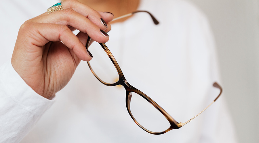 hand holding an eyeglass