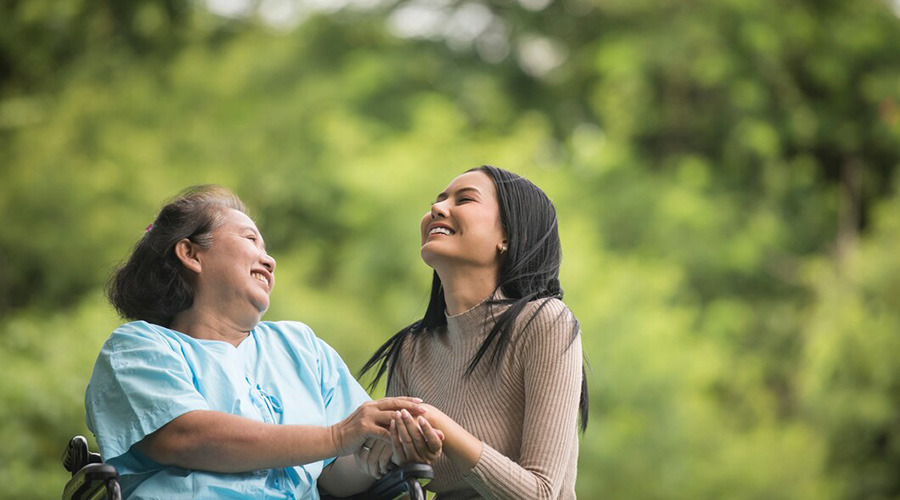 granddaughter-talking-with-her-grandmother