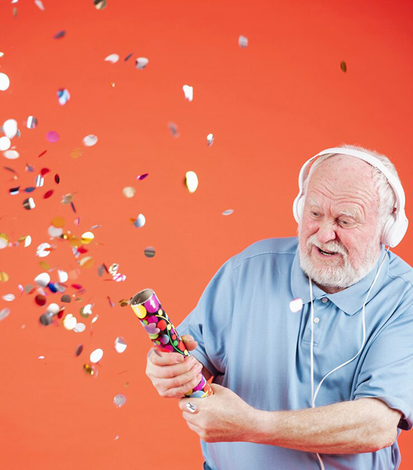 senior popping confetti
